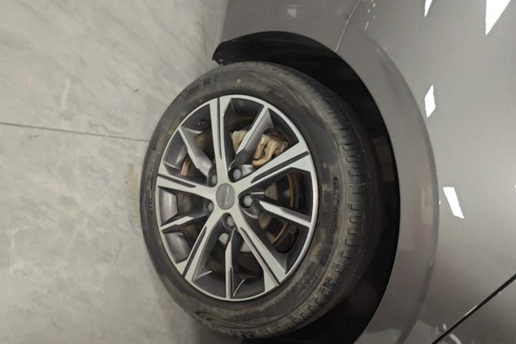 Used Geely Auto Emgrand 2022 4th Generation 1.5L CVT Flagship Model Exterior 5
