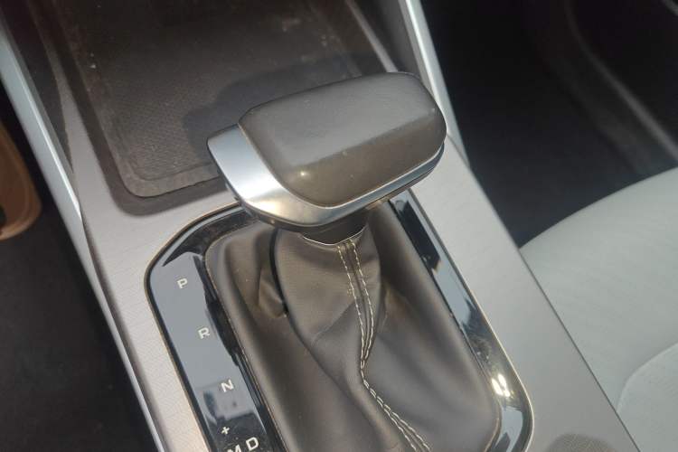 Used Geely Auto Emgrand 2022 4th Generation 1.5L CVT Flagship Model Gear Lever