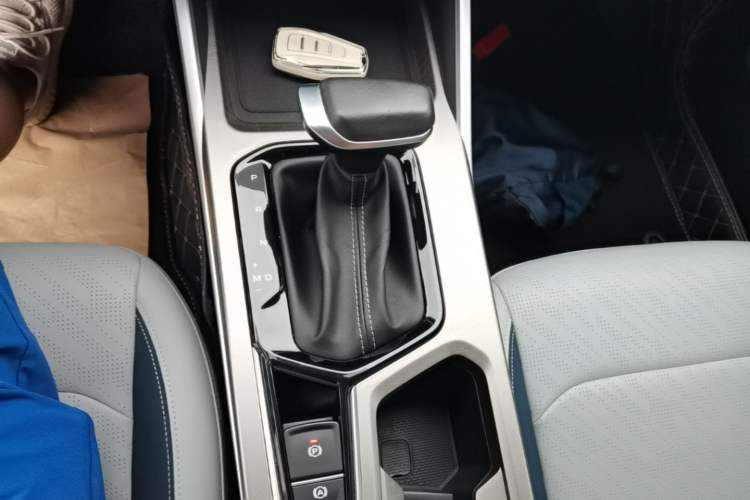 Used Geely Auto Emgrand 2022 4th Generation 1.5L CVT Flagship Model Gear Lever