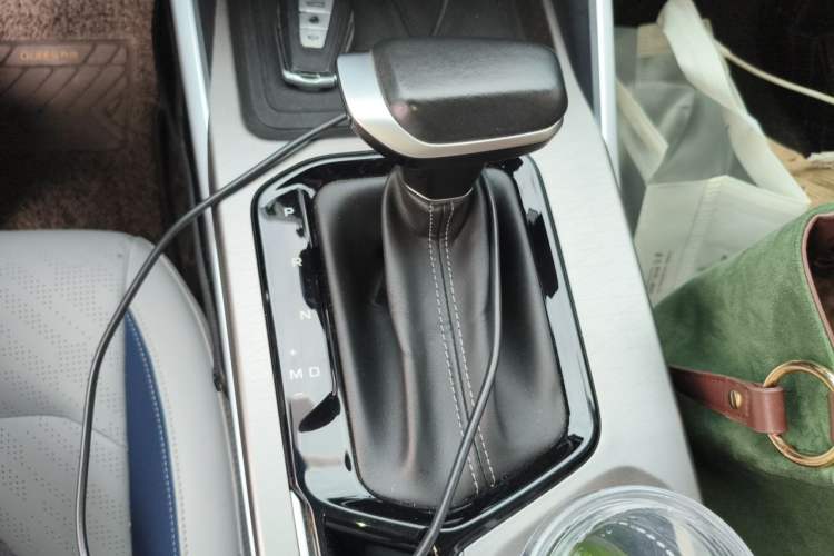 Used Geely Auto Emgrand 2022 4th Generation 1.5L CVT Flagship Model Gear Lever
