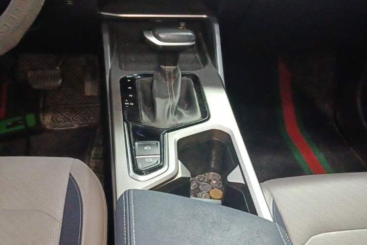Used Geely Auto Emgrand 2022 4th Generation 1.5L CVT Flagship Model Gear Lever
