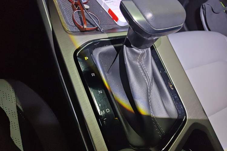 Used Geely Auto Emgrand 2022 4th Generation 1.5L CVT Flagship Model Gear Lever