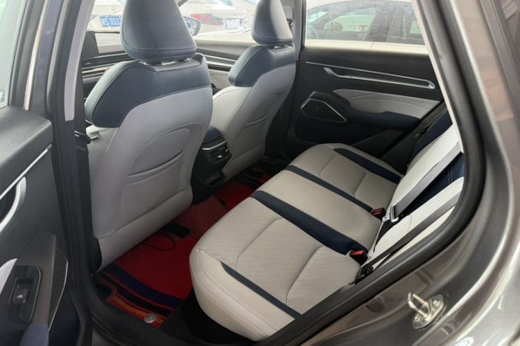 Used Geely Auto Emgrand 2022 4th Generation 1.5L CVT Flagship Model Interior 5