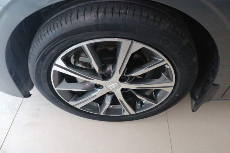 Used Geely Auto Emgrand 2022 4th Generation 1.5L CVT Luxury Model Left Front Wheel Hub