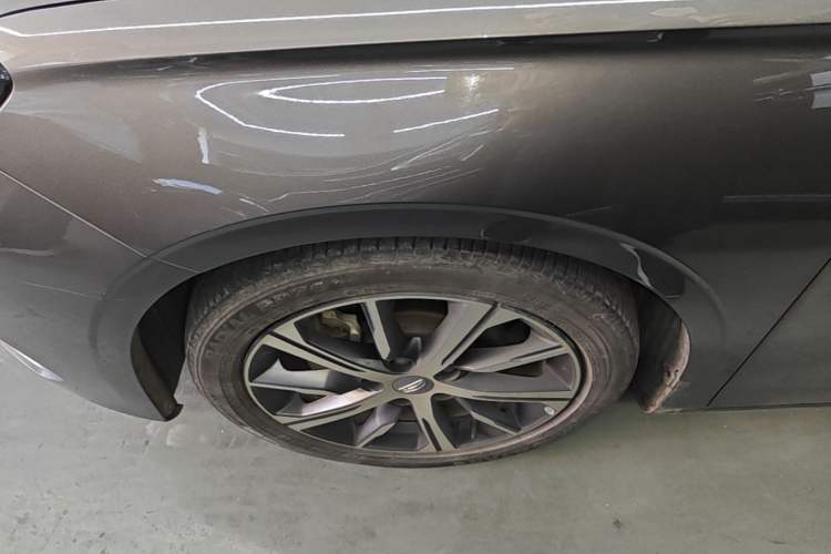 Used Geely Auto Emgrand 2022 4th Generation 1.5L CVT Luxury Model Left Front Wheel Hub