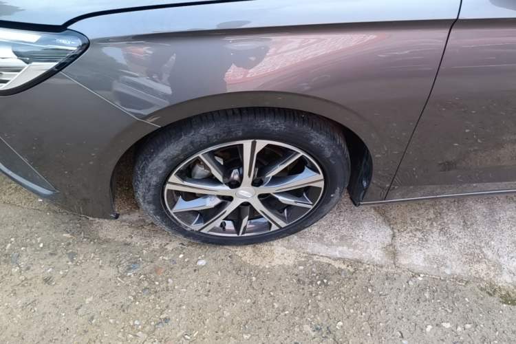 Used Geely Auto Emgrand 2022 4th Generation 1.5L CVT Luxury Model Left Front Wheel Hub
