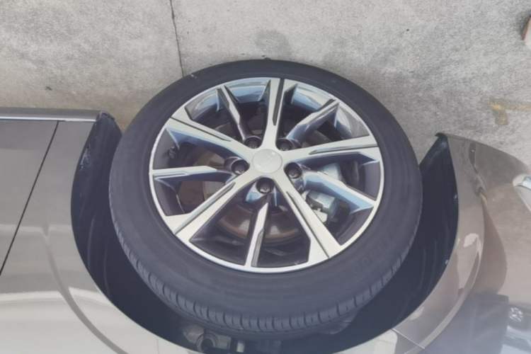 Used Geely Auto Emgrand 2022 4th Generation 1.5L CVT Elite Model Left Front Wheel Hub