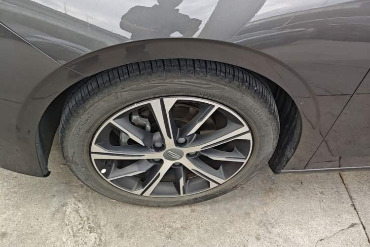 Used Geely Auto Emgrand 2022 4th Generation 1.5L CVT Luxury Model Left Front Wheel Hub
