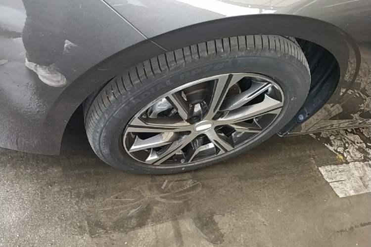 Used Geely Auto Emgrand 2022 4th Generation 1.5L CVT Luxury Model Left Front Wheel Hub