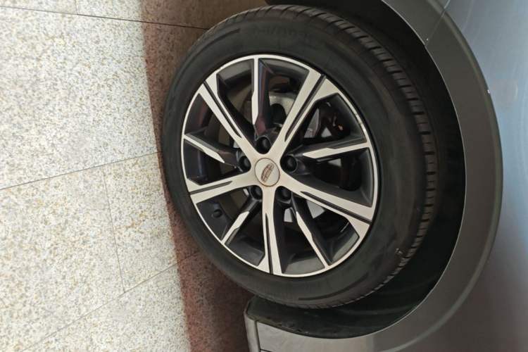 Used Geely Auto Emgrand 2022 4th Generation 1.5L CVT Luxury Model Left Front Wheel Hub
