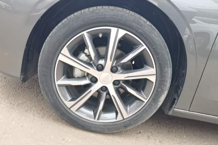 Used Geely Auto Emgrand 2022 4th Generation 1.5L CVT Flagship Model Left Front Wheel Hub
