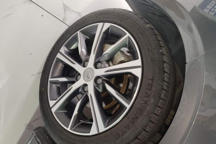 Used Geely Auto Emgrand 2022 4th Generation 1.5L CVT Flagship Model Left Front Wheel Hub