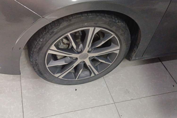 Used Geely Auto Emgrand 2022 4th Generation 1.5L CVT Flagship Model Left Front Wheel Hub