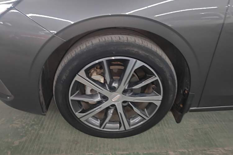 Used Geely Auto Emgrand 2022 4th Generation 1.5L CVT Luxury Model Left Front Wheel Hub