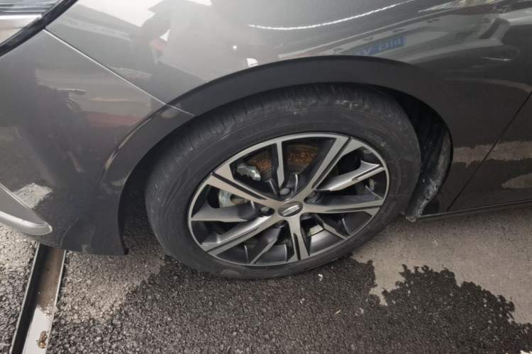 Used Geely Auto Emgrand 2022 4th Generation 1.5L CVT Luxury Model Left Front Wheel Hub