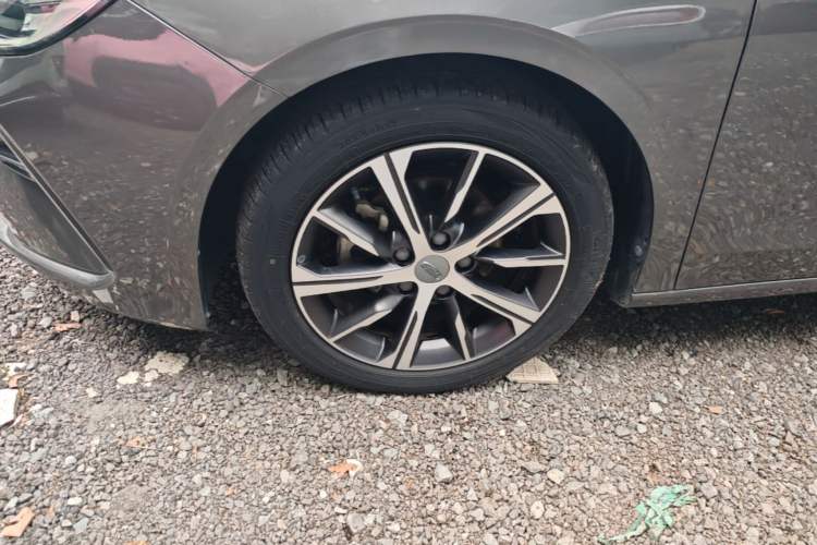 Used Geely Auto Emgrand 2022 4th Generation 1.5L CVT Luxury Model Left Front Wheel Hub