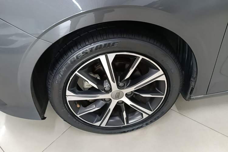 Used Geely Auto Emgrand 2022 4th Generation 1.5L CVT Luxury Model Left Front Wheel Hub