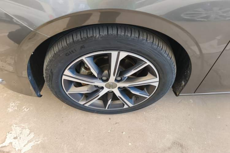 Used Geely Auto Emgrand 2022 4th Generation 1.5L CVT Luxury Model Left Front Wheel Hub