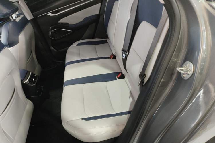 Used Geely Auto Emgrand 2022 4th Generation 1.5L CVT Flagship Model Left Rear Seat