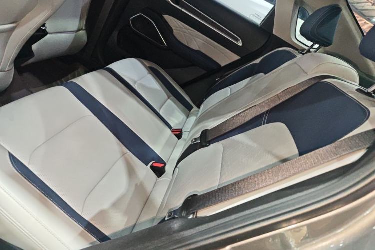 Used Geely Auto Emgrand 2022 4th Generation 1.5L CVT Flagship Model Left Rear Seat