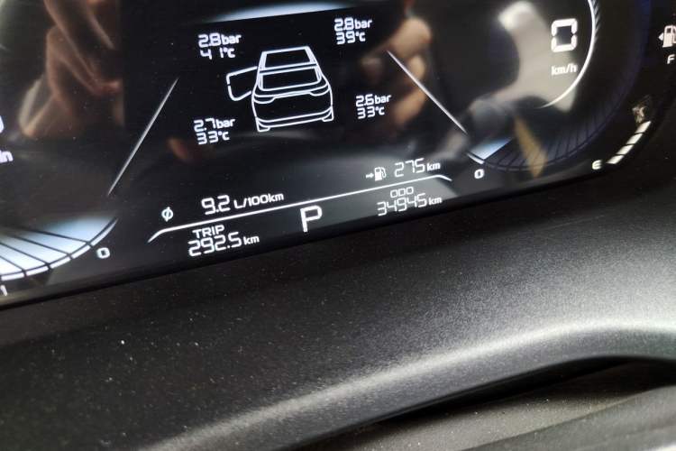 Used Geely Auto Emgrand 2022 4th Generation 1.5L CVT Flagship Model Odometer Close Up