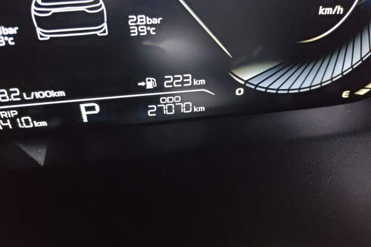 Used Geely Auto Emgrand 2022 4th Generation 1.5L CVT Flagship Model Odometer Close Up