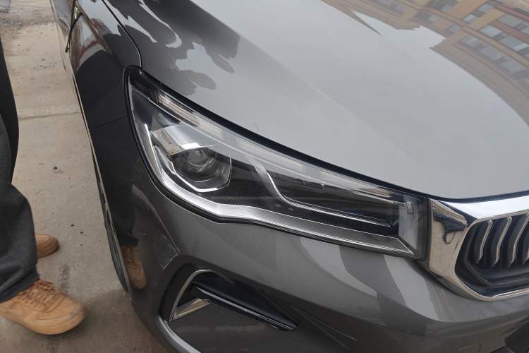Used Geely Auto Emgrand 2022 4th Generation 1.5L CVT Flagship Model Right Front Headlight