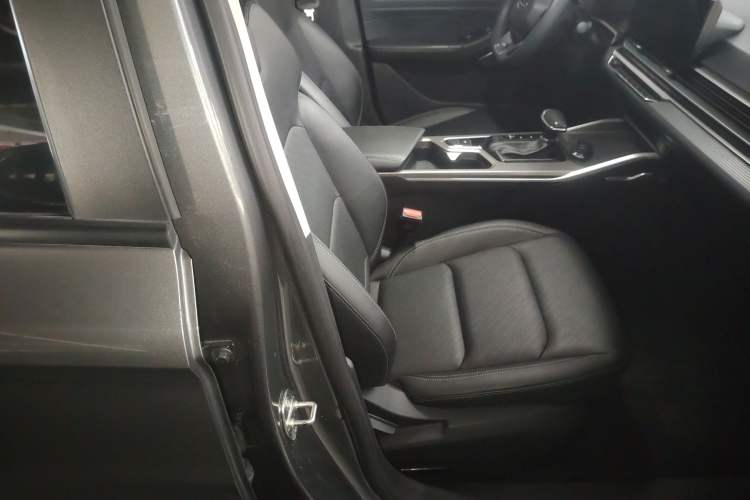 Used Geely Auto Emgrand 2022 4th Generation 1.5L CVT Asian Games Edition Right Front Seat