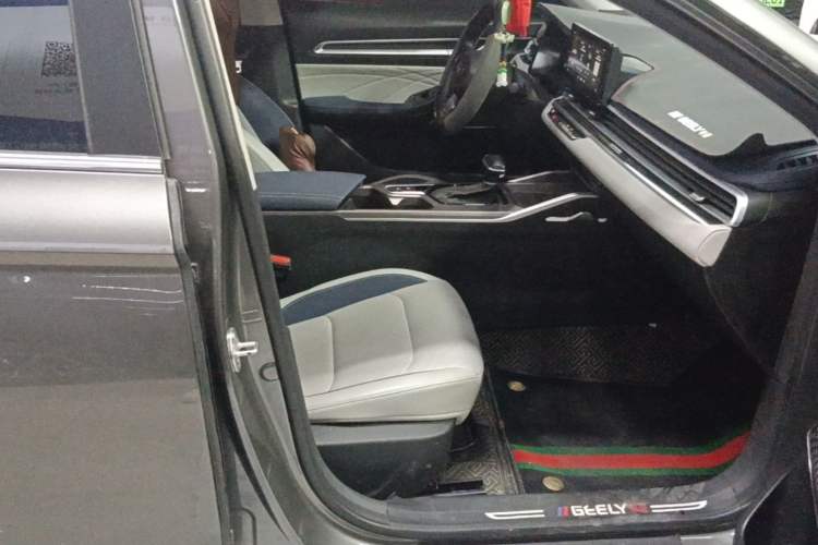 Used Geely Auto Emgrand 2022 4th Generation 1.5L CVT Flagship Model Right Front Seat