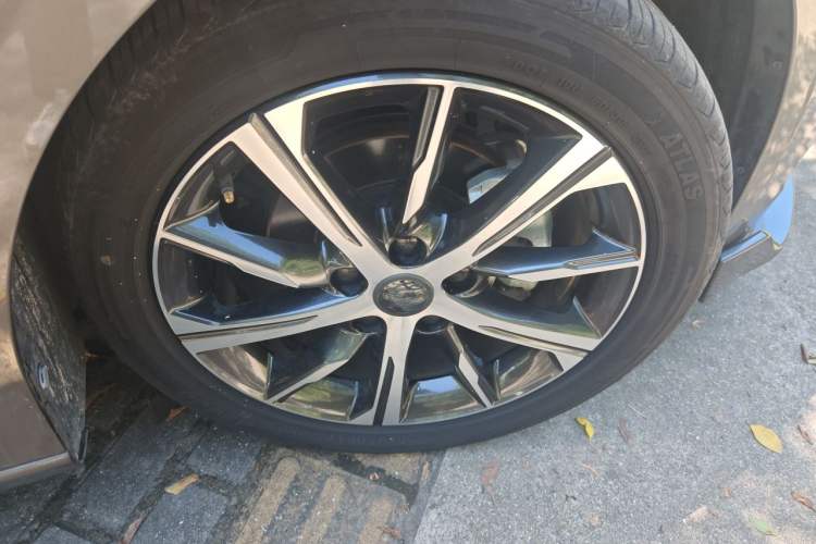 Used Geely Auto Emgrand 2022 4th Generation 1.5L CVT Luxury Model Right Front Wheel Hub