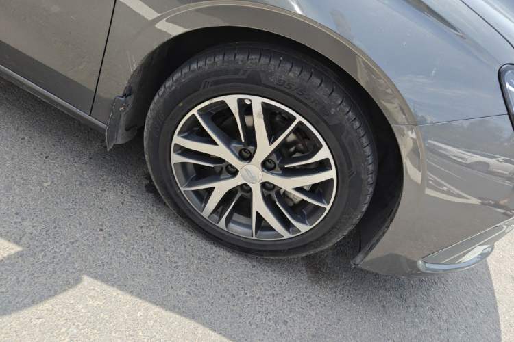 Used Geely Auto Emgrand 2022 4th Generation 1.5L Manual Luxury Model Right Front Wheel Hub