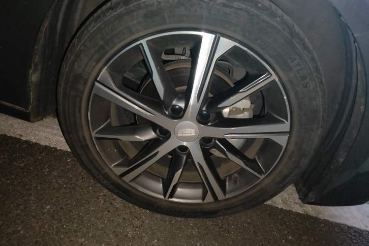 Used Geely Auto Emgrand 2022 4th Generation 1.5L CVT Luxury Model Right Front Wheel Hub