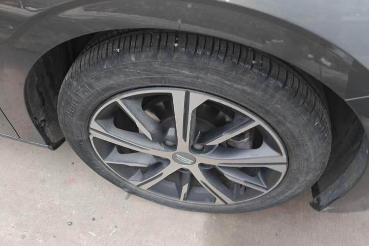Used Geely Auto Emgrand 2022 4th Generation 1.5L CVT Flagship Model Right Front Wheel Hub