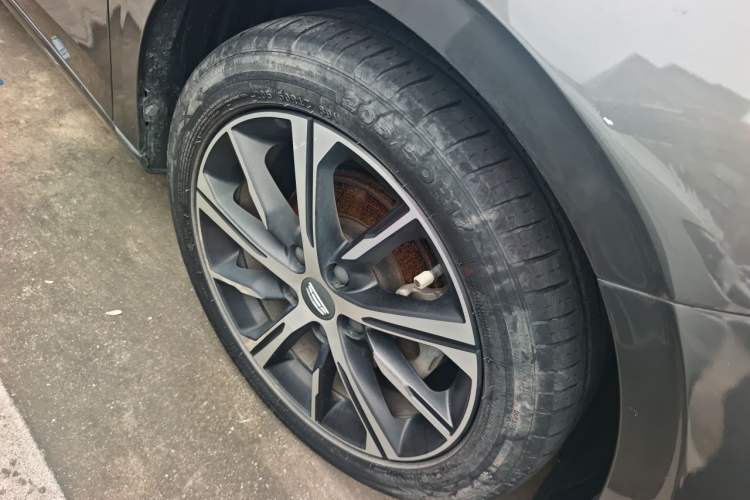 Used Geely Auto Emgrand 2022 4th Generation 1.5L CVT Luxury Model Right Front Wheel Hub