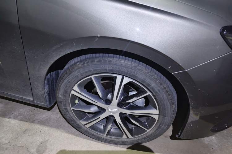 Used Geely Auto Emgrand 2022 4th Generation 1.5L CVT Flagship Model Right Front Wheel Hub