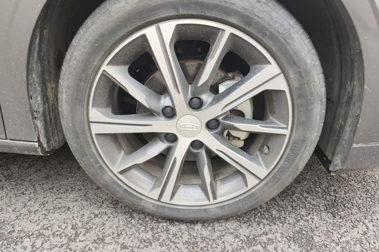 Used Geely Auto Emgrand 2022 4th Generation 1.5L CVT Flagship Model Right Front Wheel Hub