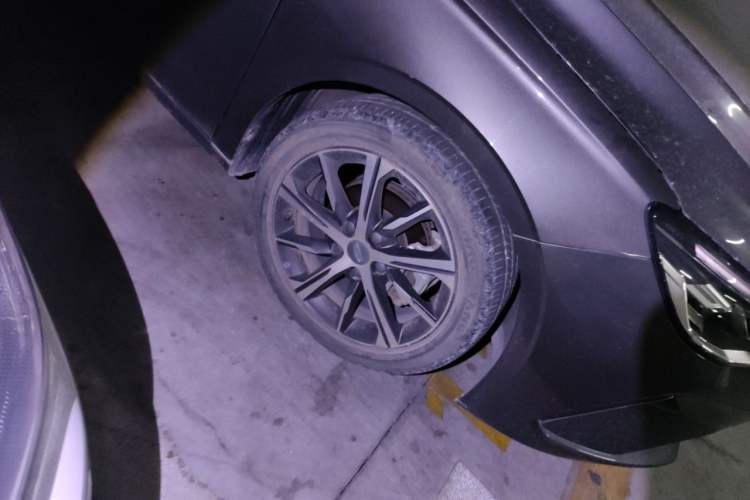 Used Geely Auto Emgrand 2022 4th Generation 1.5L CVT Flagship Model Right Front Wheel Hub