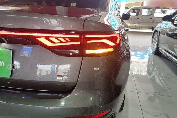 Used Geely Auto Emgrand 2022 4th Generation 1.5L CVT Flagship Model Right Rear Taillight