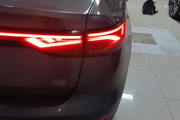 Used Geely Auto Emgrand 2022 4th Generation 1.5L CVT Flagship Model Right Rear Taillight