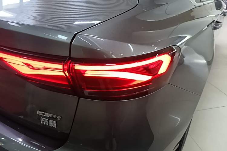 Used Geely Auto Emgrand 2022 4th Generation 1.5L CVT Luxury Model Right Rear Taillight