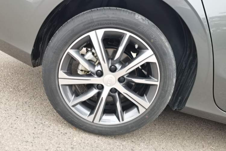 Used Geely Auto Emgrand 2022 4th Generation 1.5L CVT Flagship Model Right Rear Wheel Hub