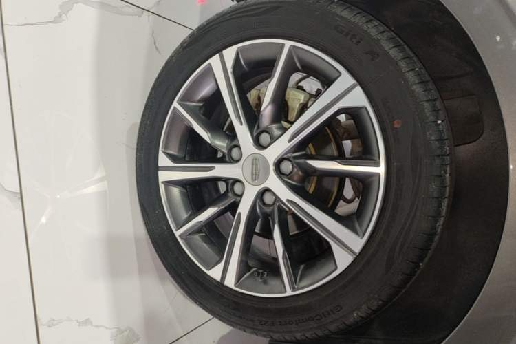 Used Geely Auto Emgrand 2022 4th Generation 1.5L CVT Flagship Model Right Rear Wheel Hub