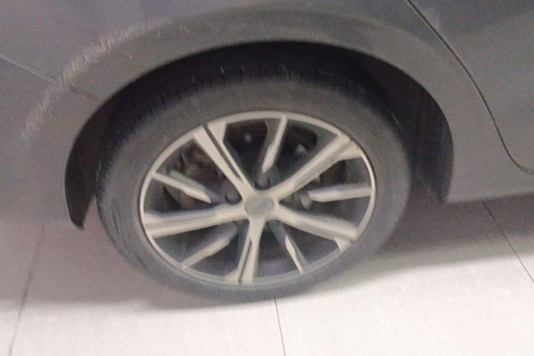 Used Geely Auto Emgrand 2022 4th Generation 1.5L CVT Flagship Model Right Rear Wheel Hub