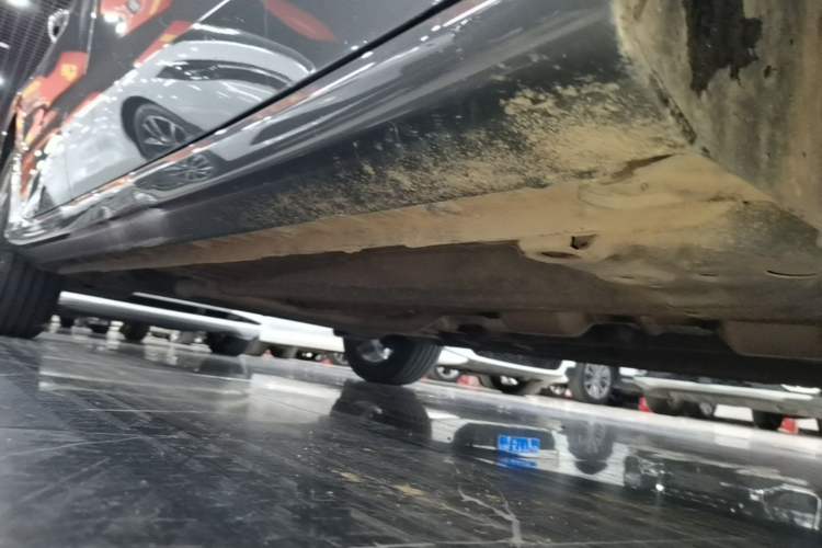 Used Geely Auto Emgrand 2022 4th Generation 1.5L CVT Flagship Model Right Side Sill