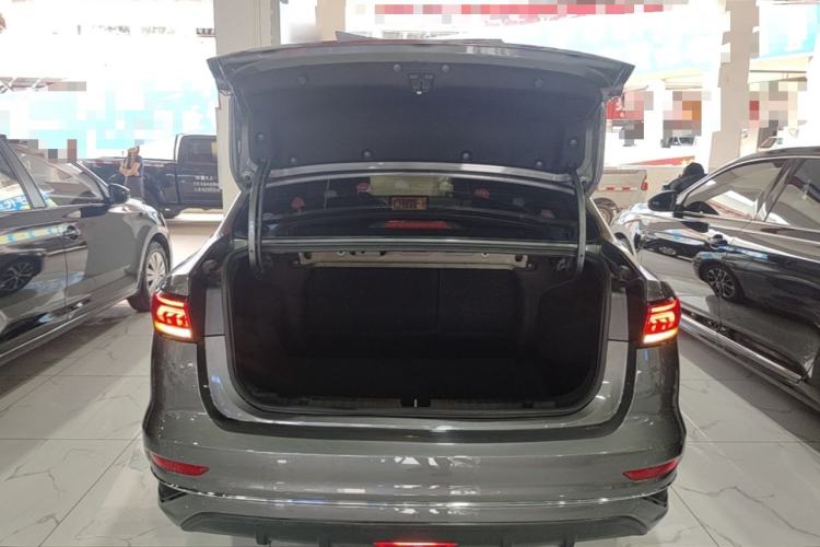Used Geely Auto Emgrand 2022 4th Generation 1.5L CVT Flagship Model Trunk