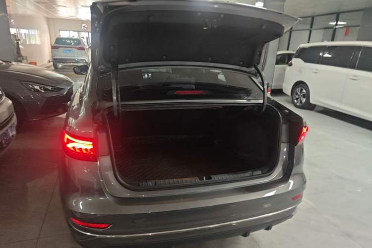Used Geely Auto Emgrand 2022 4th Generation 1.5L CVT Flagship Model Trunk