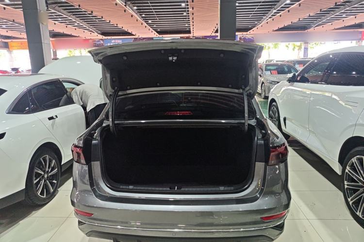 Used Geely Auto Emgrand 2022 4th Generation 1.5L CVT Flagship Model Trunk