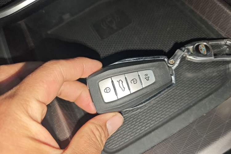 Used Geely Auto Emgrand 2022 4th Generation 1.5L CVT Luxury Model Vehicle Key