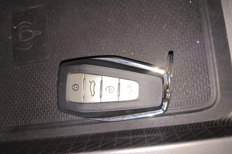 Used Geely Auto Emgrand 2022 4th Generation 1.5L CVT Luxury Model Vehicle Key