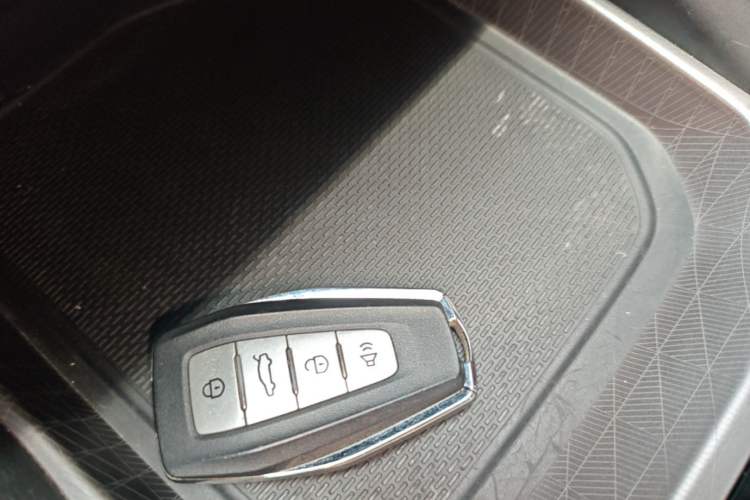 Used Geely Auto Emgrand 2022 4th Generation 1.5L CVT Luxury Model Vehicle Key
